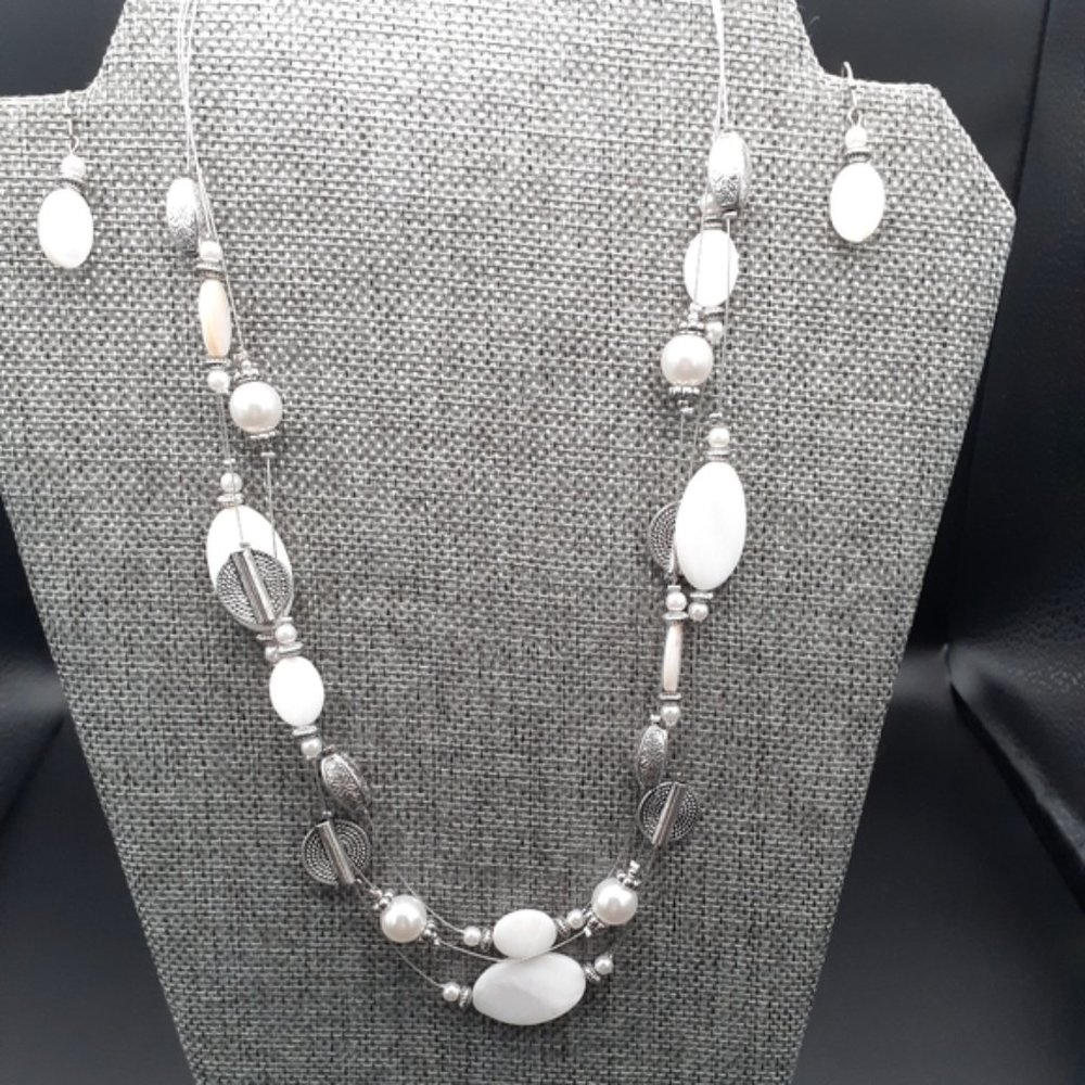 Silver & White Mixed Media Beaded Necklace & Earring Set NWOT